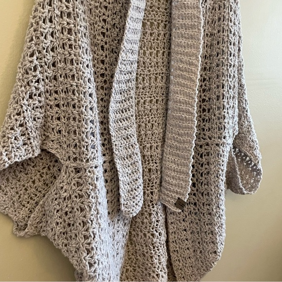LD Yarn Creations Hand Crochet Oatmeal Grey Oversized Shrug – OS New - Picture 6 of 16